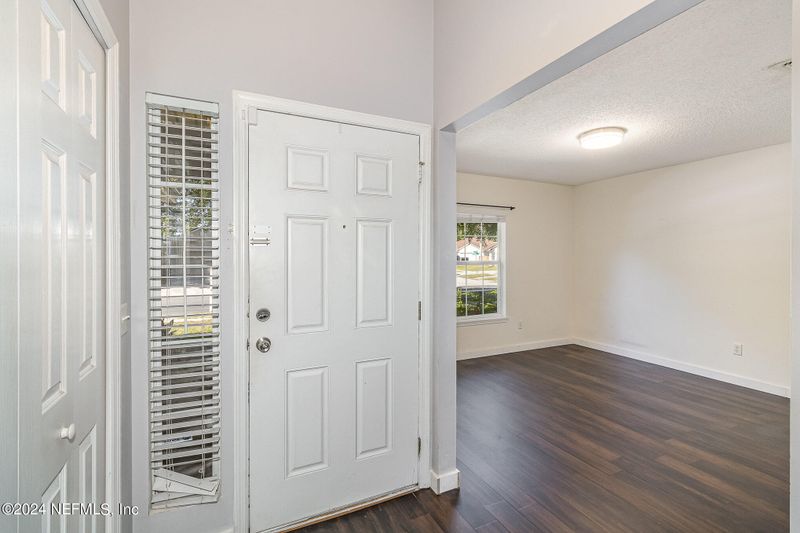 8453 Stelling Dr S, Jacksonville, FL 32244