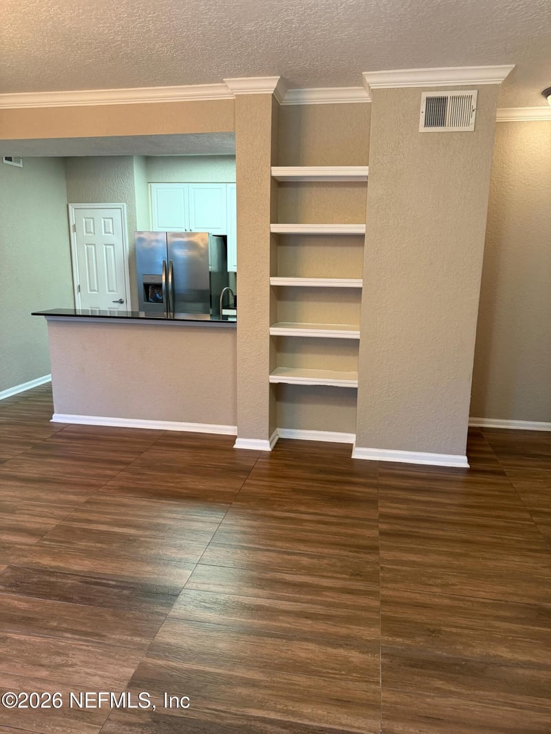 8539 Gate Pw W #424, Jacksonville, FL 32216