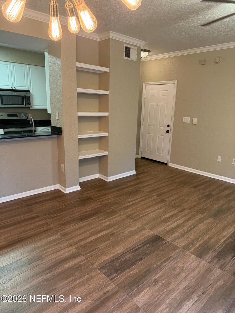 8539 Gate Pw W #424, Jacksonville, FL 32216