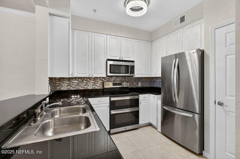 8539 Gate Pw W #9325, Jacksonville, FL 32216
