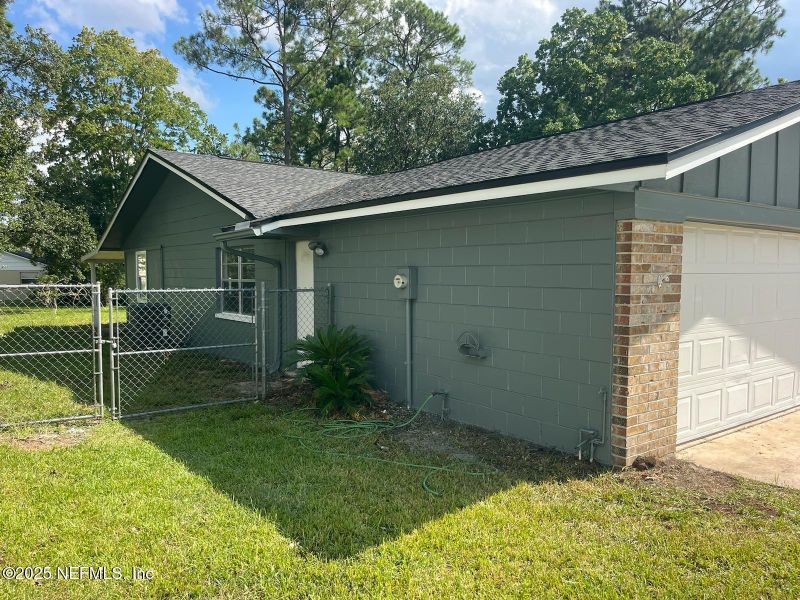 8566 Pebble St, Jacksonville, FL 32221