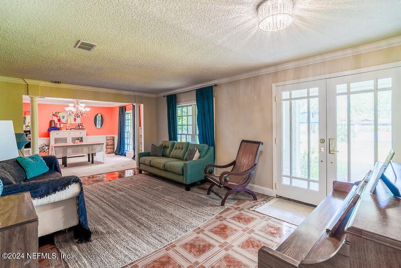 8589 Royal Lakes Dr, Jacksonville, FL 32256