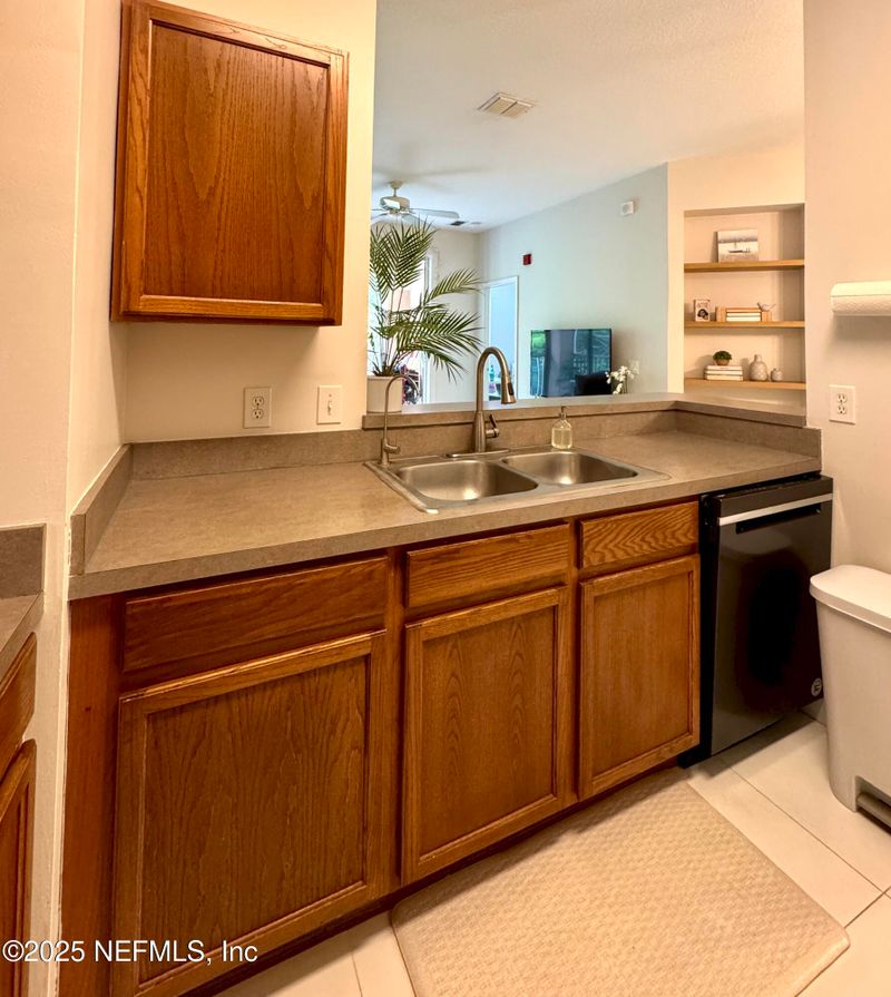 8601 Beach Blvd #711, Jacksonville, FL 32216