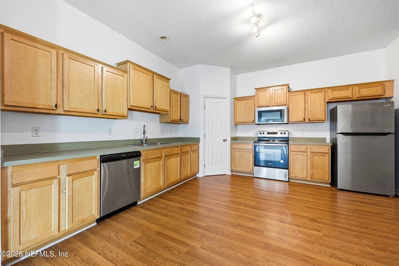 8601 Julia Marie Cir, Jacksonville, FL 32210