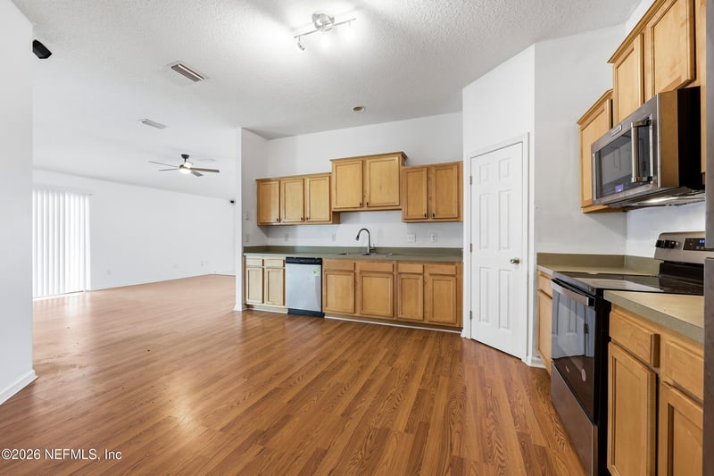 8601 Julia Marie Cir, Jacksonville, FL 32210
