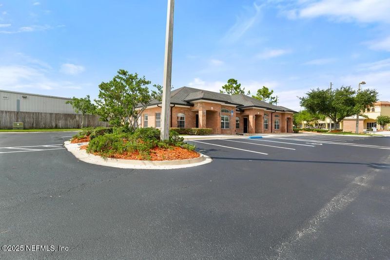 8613 Old Kings Rd #100, Jacksonville, FL 32217