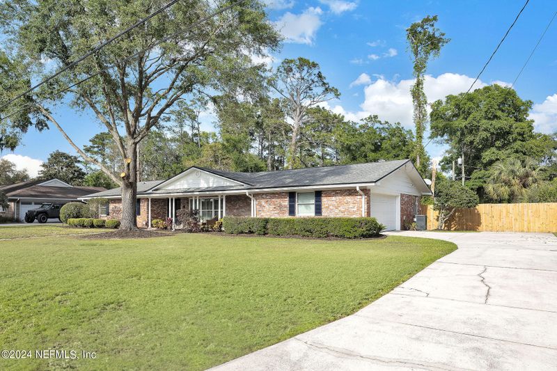 8647 San Servera Dr E, Jacksonville, FL 32217