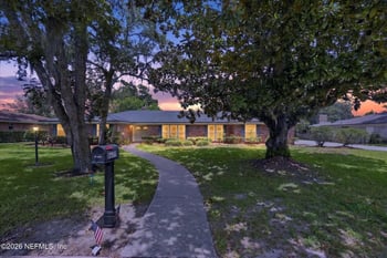 8677 San Servera Dr W, Jacksonville, FL 32217