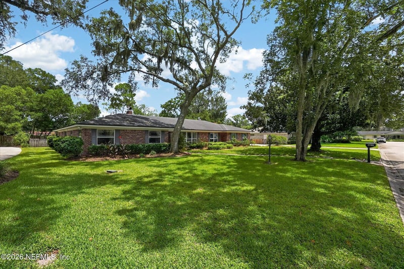 8677 San Servera Dr W, Jacksonville, FL 32217