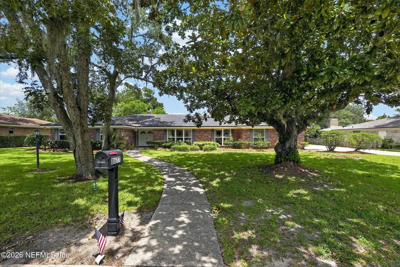 8677 San Servera Dr W, Jacksonville, FL 32217