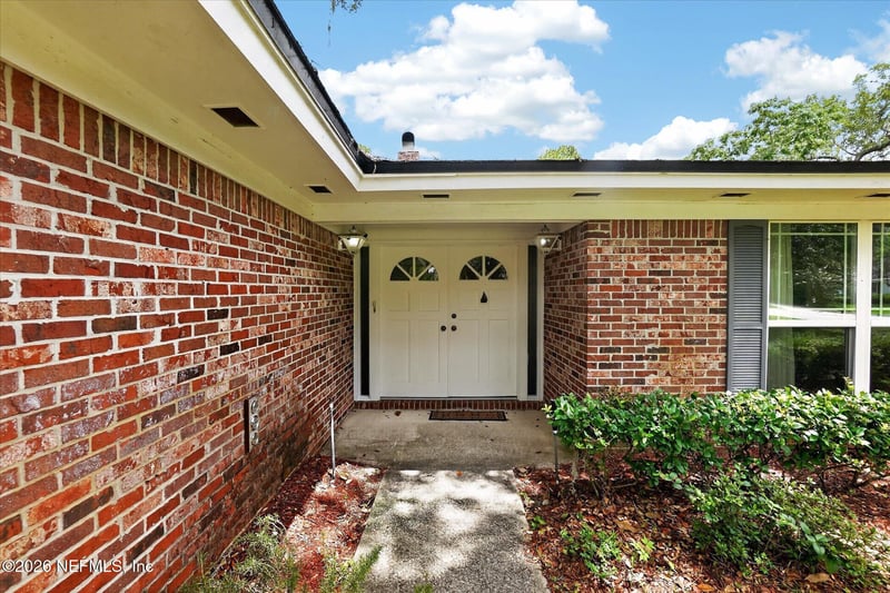 8677 San Servera Dr W, Jacksonville, FL 32217
