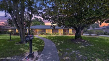 8677 San Servera Dr W, Jacksonville, FL 32217