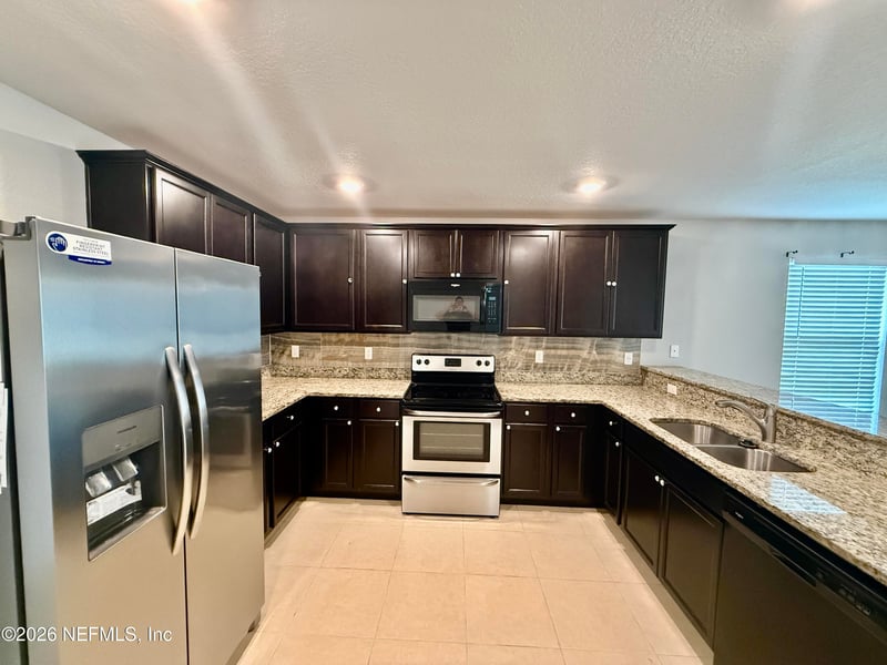 8690 Lake George Cir E, Macclenny, FL 32063