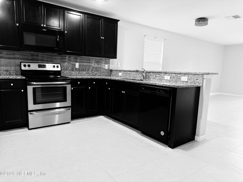 8690 Lake George Cir E, Macclenny, FL 32063
