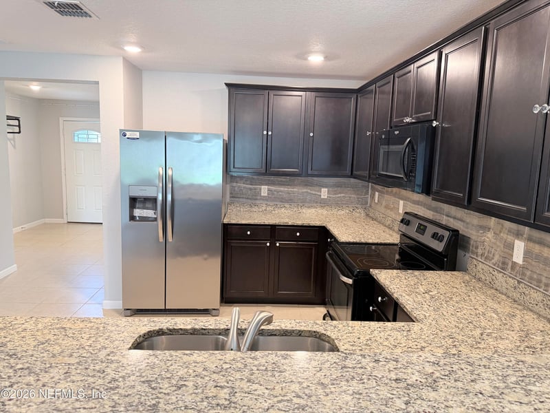8690 Lake George Cir E, Macclenny, FL 32063