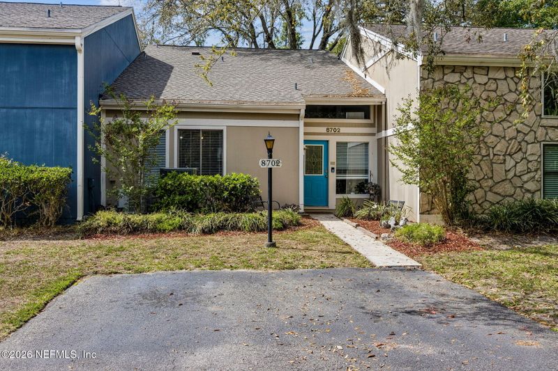 8702 Como Lake Dr, Jacksonville, FL 32256
