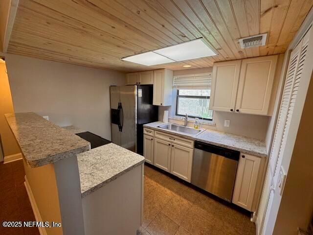 8741 Whispering Pines Dr, Jacksonville, FL 32244