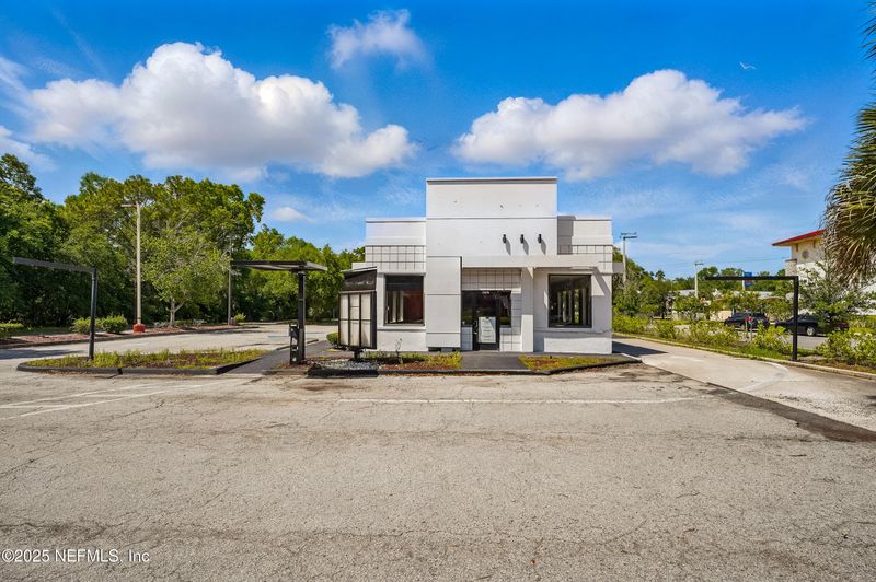 8761 Baymeadows Rd, Jacksonville, FL 32256