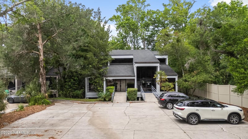 8810 Goodbys Executive Dr, Jacksonville, FL 32217
