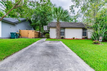 8812 Cavender Dr, Jacksonville, FL 32216