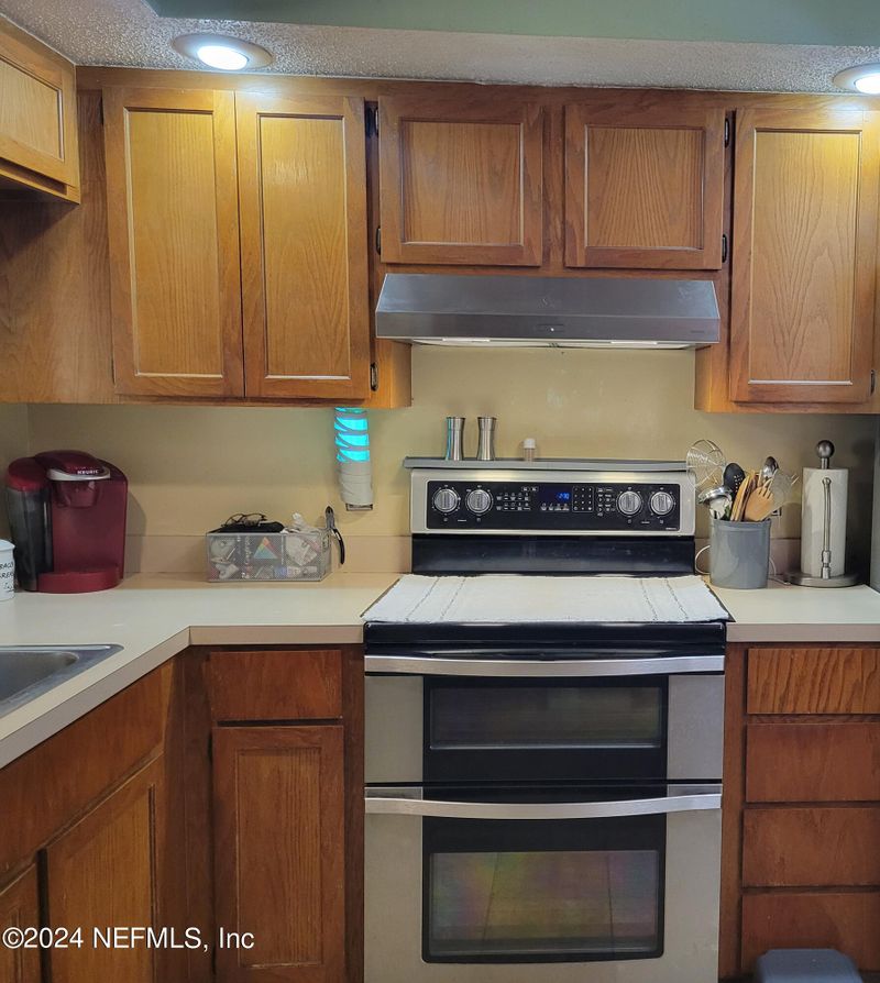 8812 Townsquare Ct, Jacksonville, FL 32216