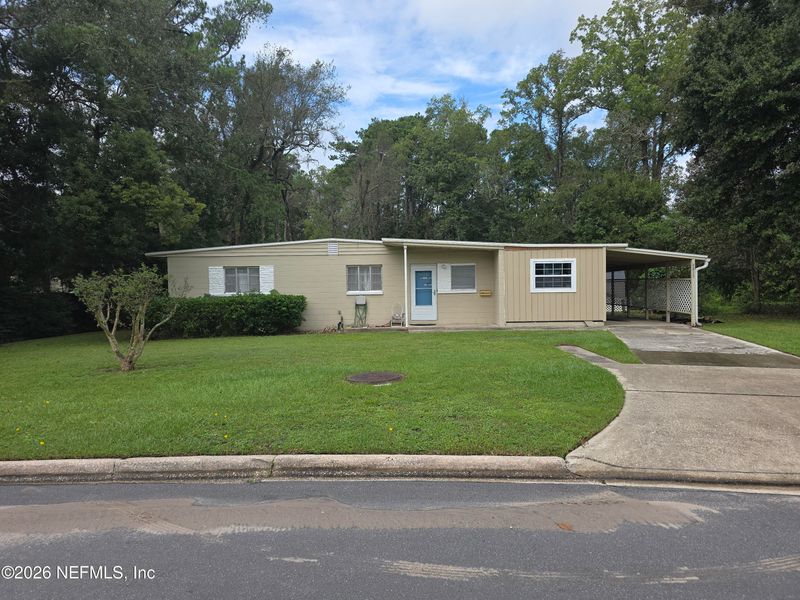8815 Macarthur Ct S, Jacksonville, FL 32216
