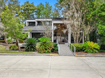 8818 Goodbys Executive Dr, Jacksonville, FL 32217