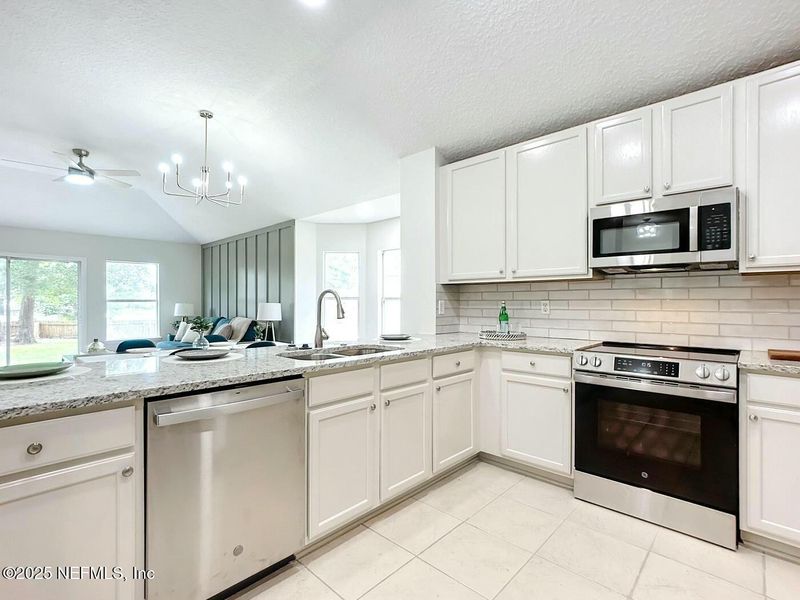 882 Pine Moss Rd, Jacksonville, FL 32218