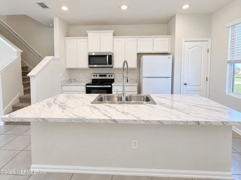 882 Rotary Rd, Jacksonville, FL 32211