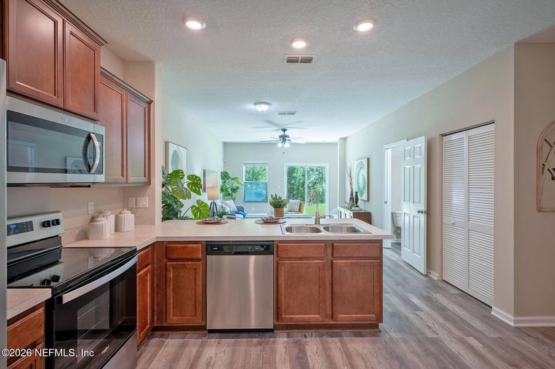 883 Capitol Pw, Jacksonville, FL 32218