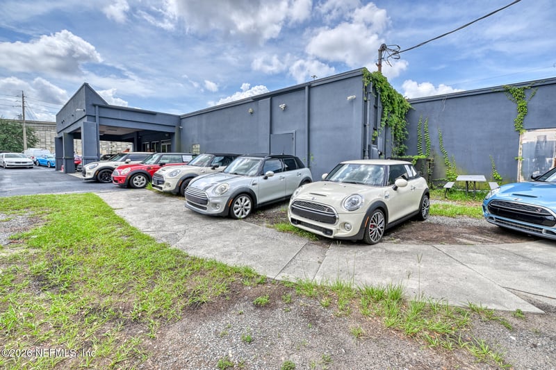 8849 Arlington Expressway, Jacksonville, FL 32211