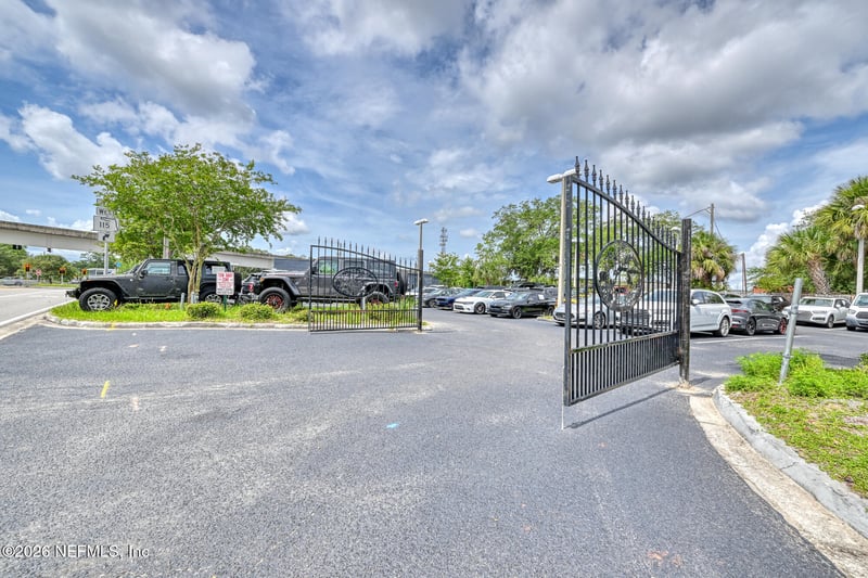 8849 Arlington Expressway, Jacksonville, FL 32211
