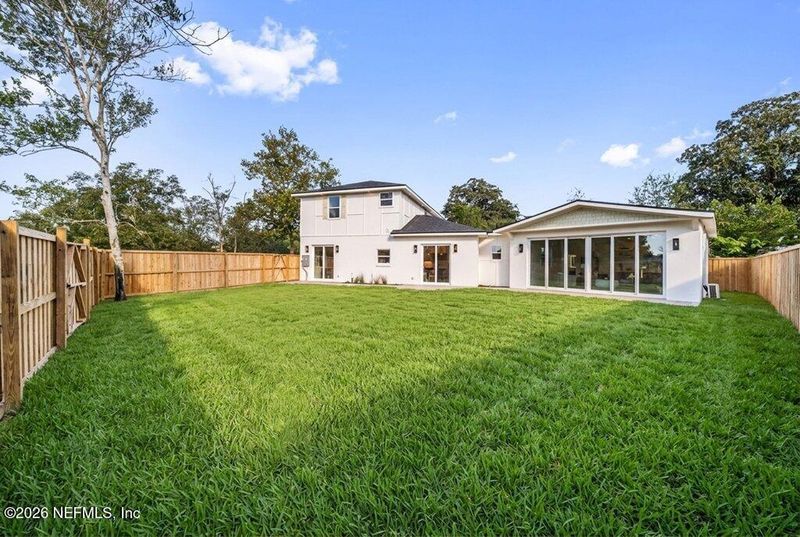 885 Bonita Rd, Atlantic Beach, FL 32233