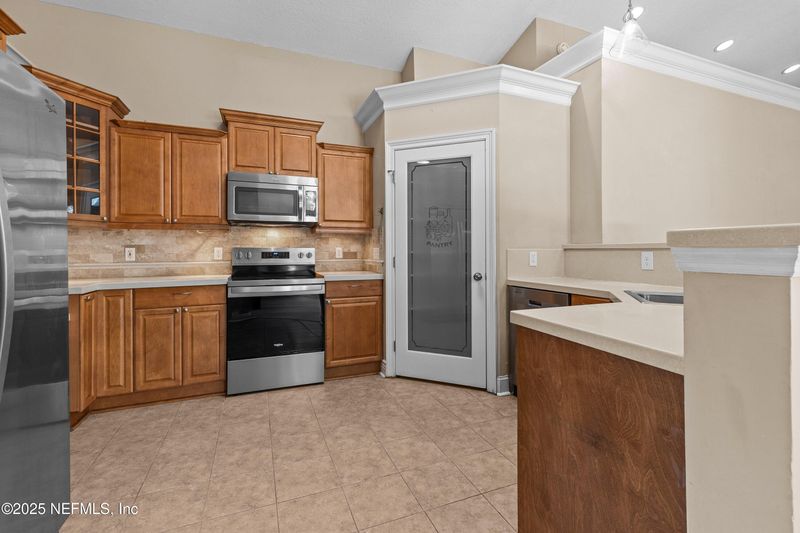 8882 Chambore Dr, Jacksonville, FL 32256