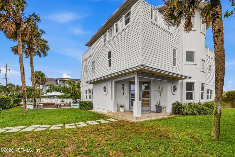 890 Beach Ave, Atlantic Beach, FL 32233