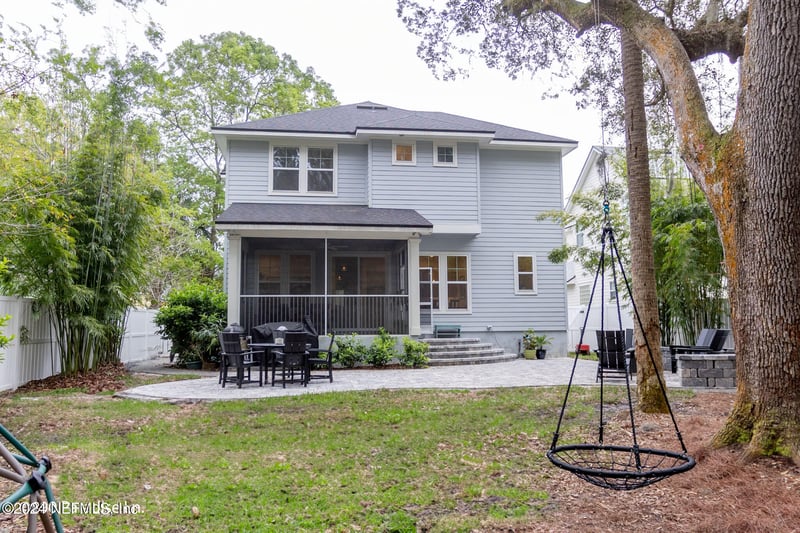 890 Paradise Ln, Atlantic Beach, FL 32233