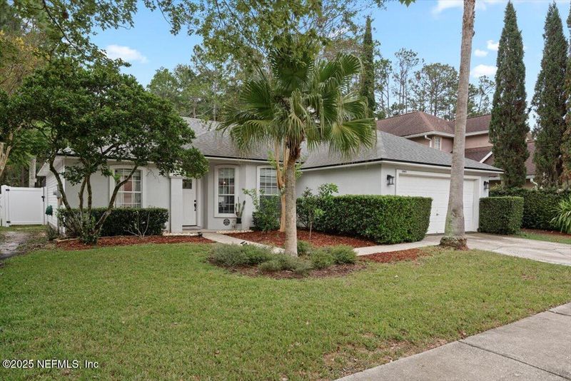 8901 Canopy Oaks Dr, Jacksonville, FL 32256