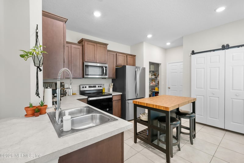 893 Capitol Pw, Jacksonville, FL 32218