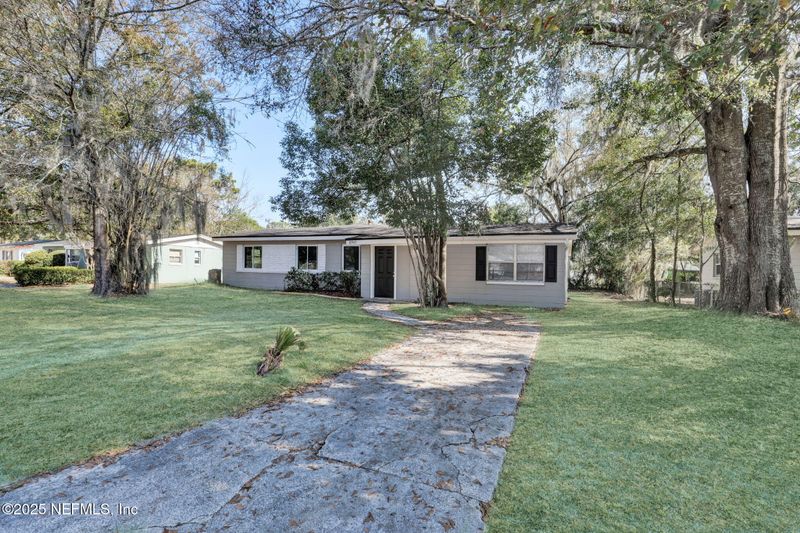 8947 Sibbald Rd, Jacksonville, FL 32208