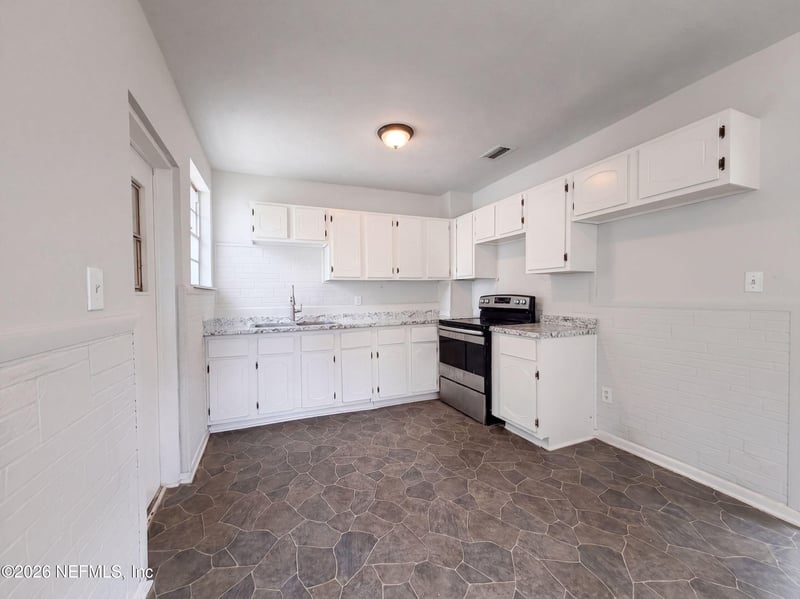 8951 Adams Ave, Jacksonville, FL 32208