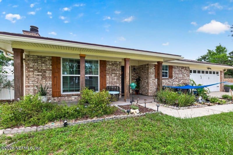8957 Winrock Dr N, Jacksonville, FL 32216