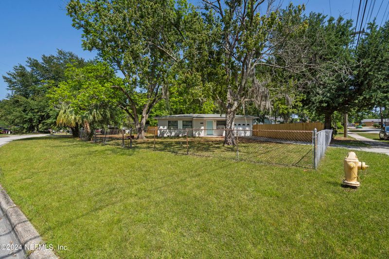 8963 Macarthur Ct S, Jacksonville, FL 32216