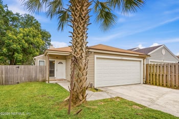 897 Candleknoll Ln, Jacksonville, FL 32225
