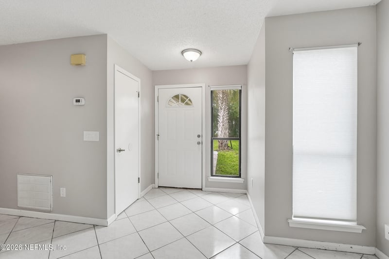 897 Candleknoll Ln, Jacksonville, FL 32225