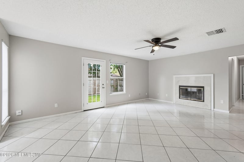 897 Candleknoll Ln, Jacksonville, FL 32225