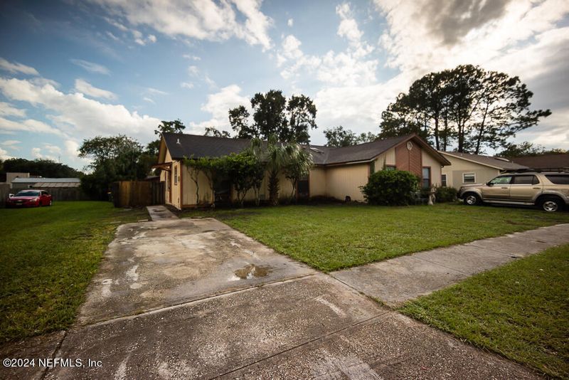 8992 Ivey Rd, Jacksonville, FL 32216