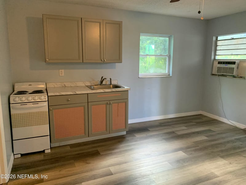 904 Burney Ln, Baldwin, FL 32234