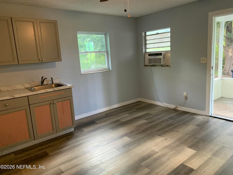 904 Burney Ln, Baldwin, FL 32234