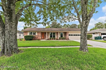 9042 Warwickshire Rd, Jacksonville, FL 32257