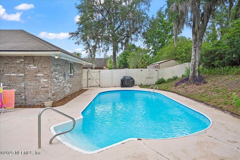 905 Ridgeway Ct, Orange Park, FL 32065